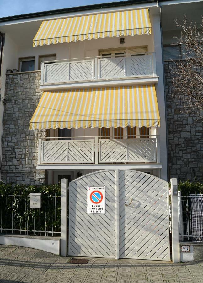 Il Don Minzoni 98 "Casa Vacanze" Lido di Camaiore Exteriör bild